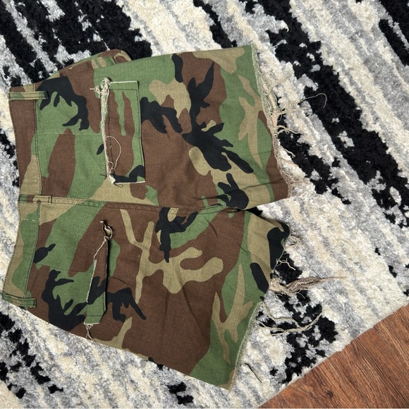 High Waist Camouflage Shorts - Picture 4 of 4